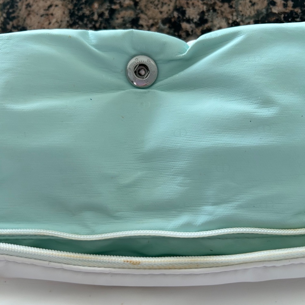 Dior makeup bag - Picture 2 of 4